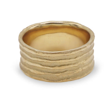 A medium-width, etched 9ct Fairtrade Yellow Gold 'Strata' ring with horizontal stripes.