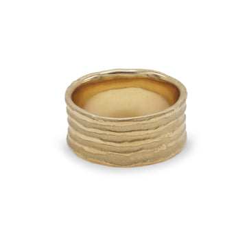 A medium-width, etched 9ct Fairtrade Yellow Gold 'Strata' ring with horizontal stripes.