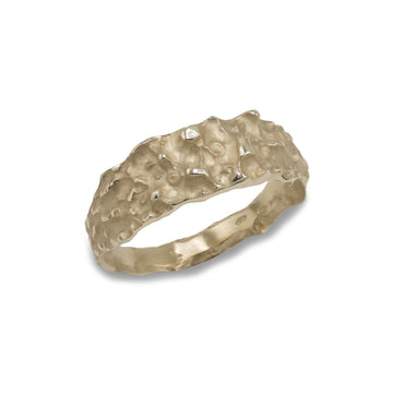 Unisex textured gold ring.