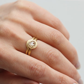 18ct Fairtrade yellow gold fitted strata wedding ring