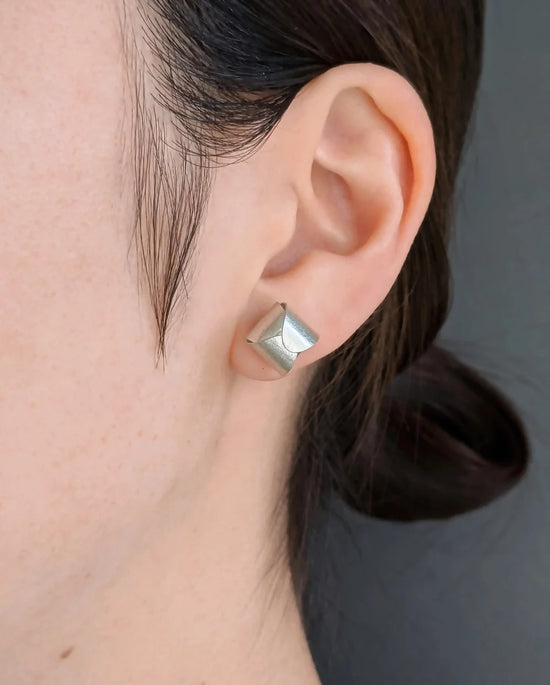 Mizuki Takahashi Silver Tsutsumi Parcel Studs Earrings