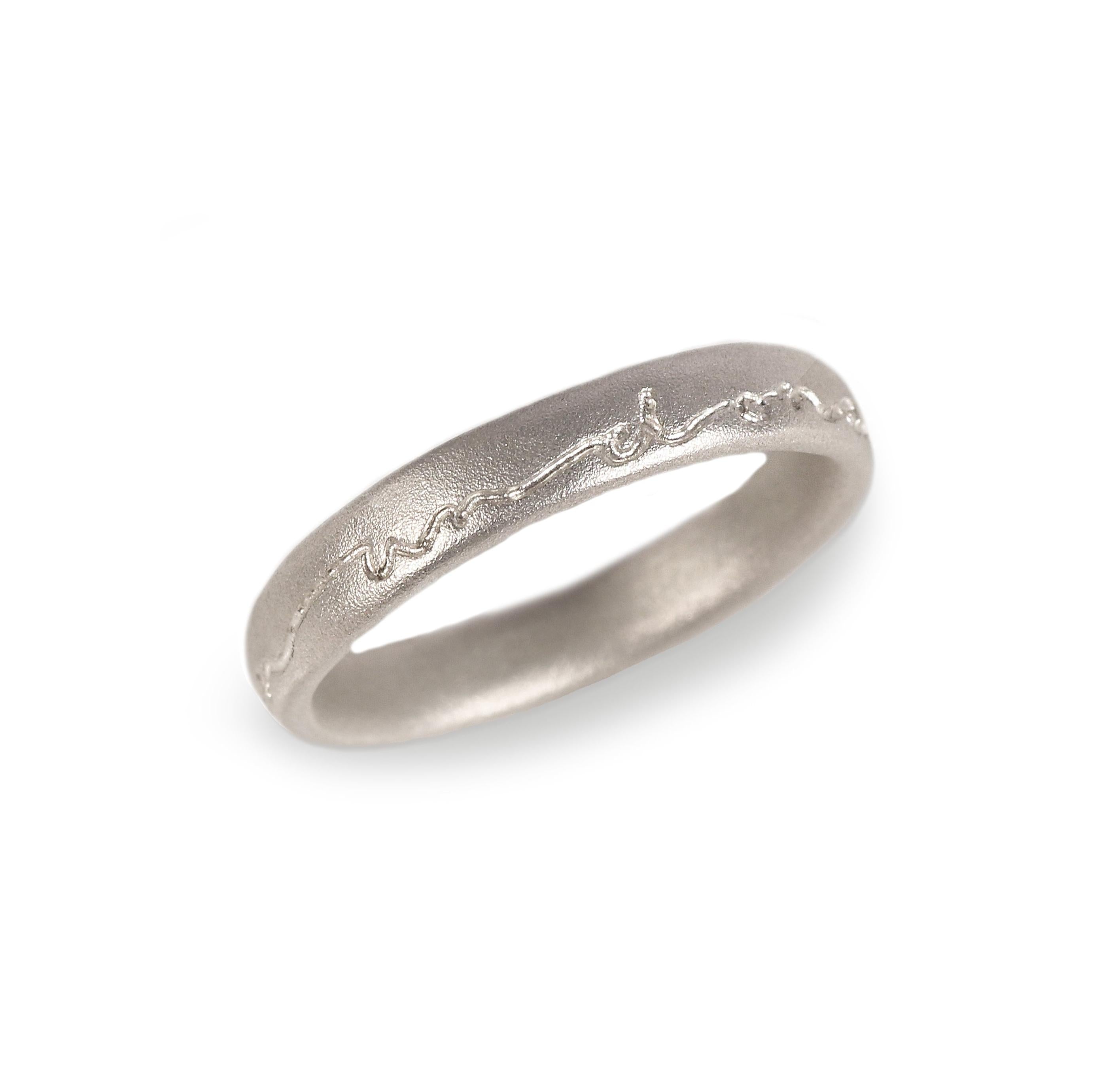 Narrow 'on and on' Silver Etched Ring