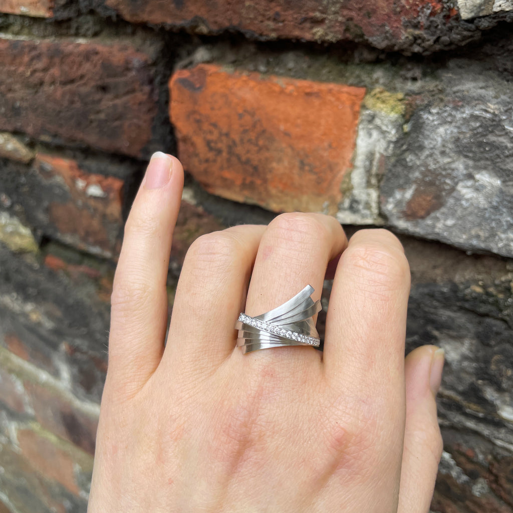 Bola Lyon Platinum Stretch Ring