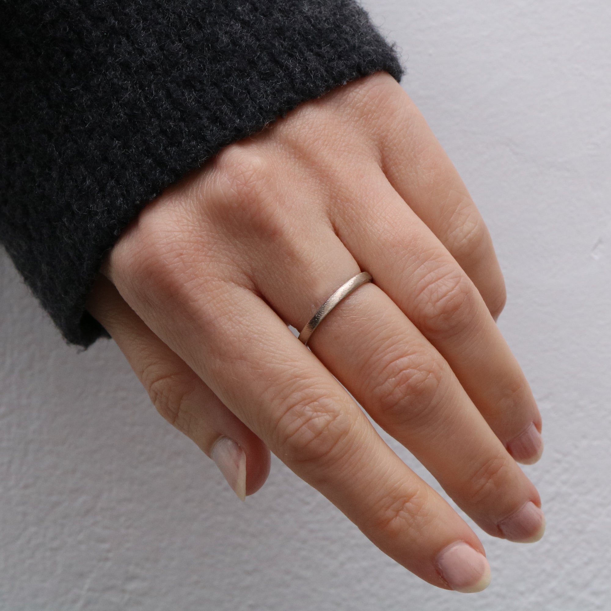 Outlet Diana Porter 18ct white gold plain narrow wedding band