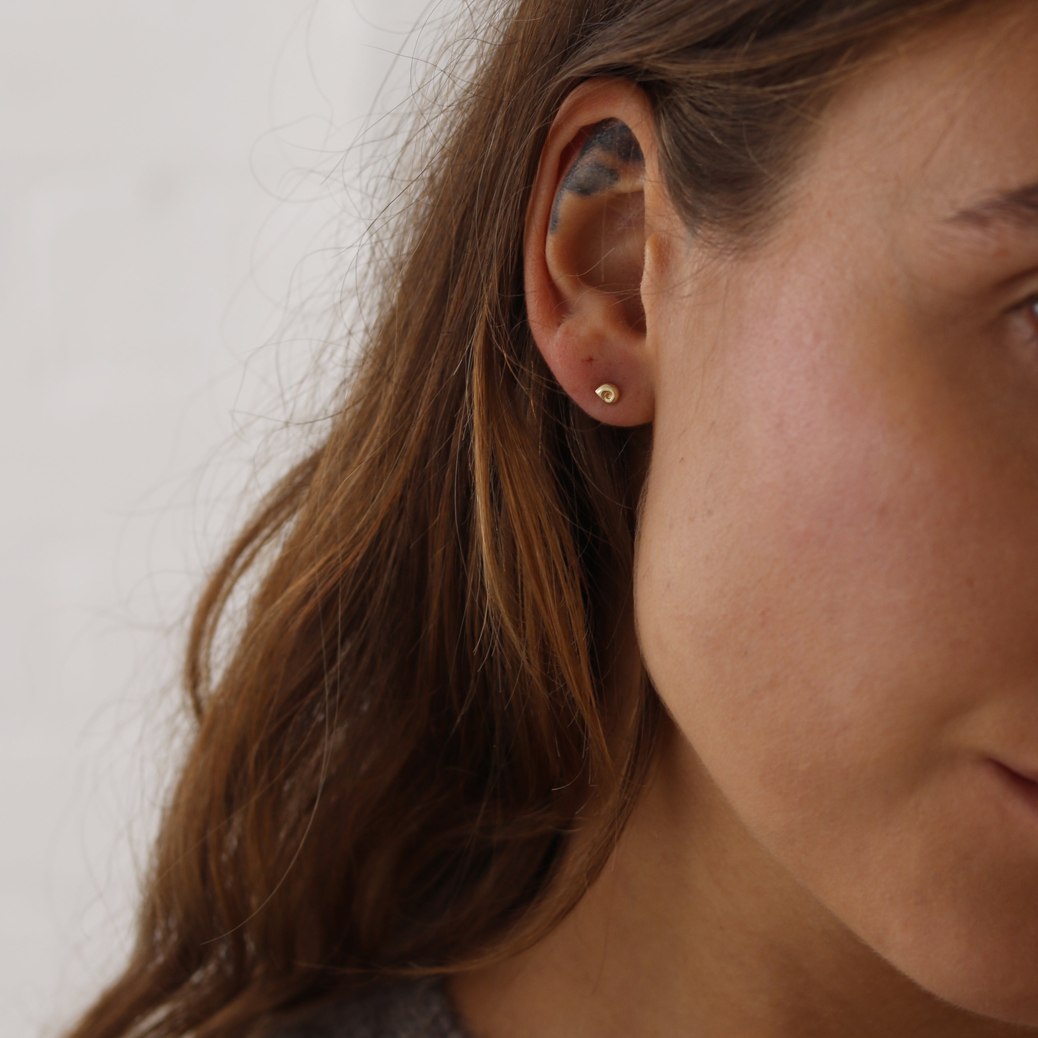 Zoya Dickinson 9ct yellow Gold Mini Ammonite Studs