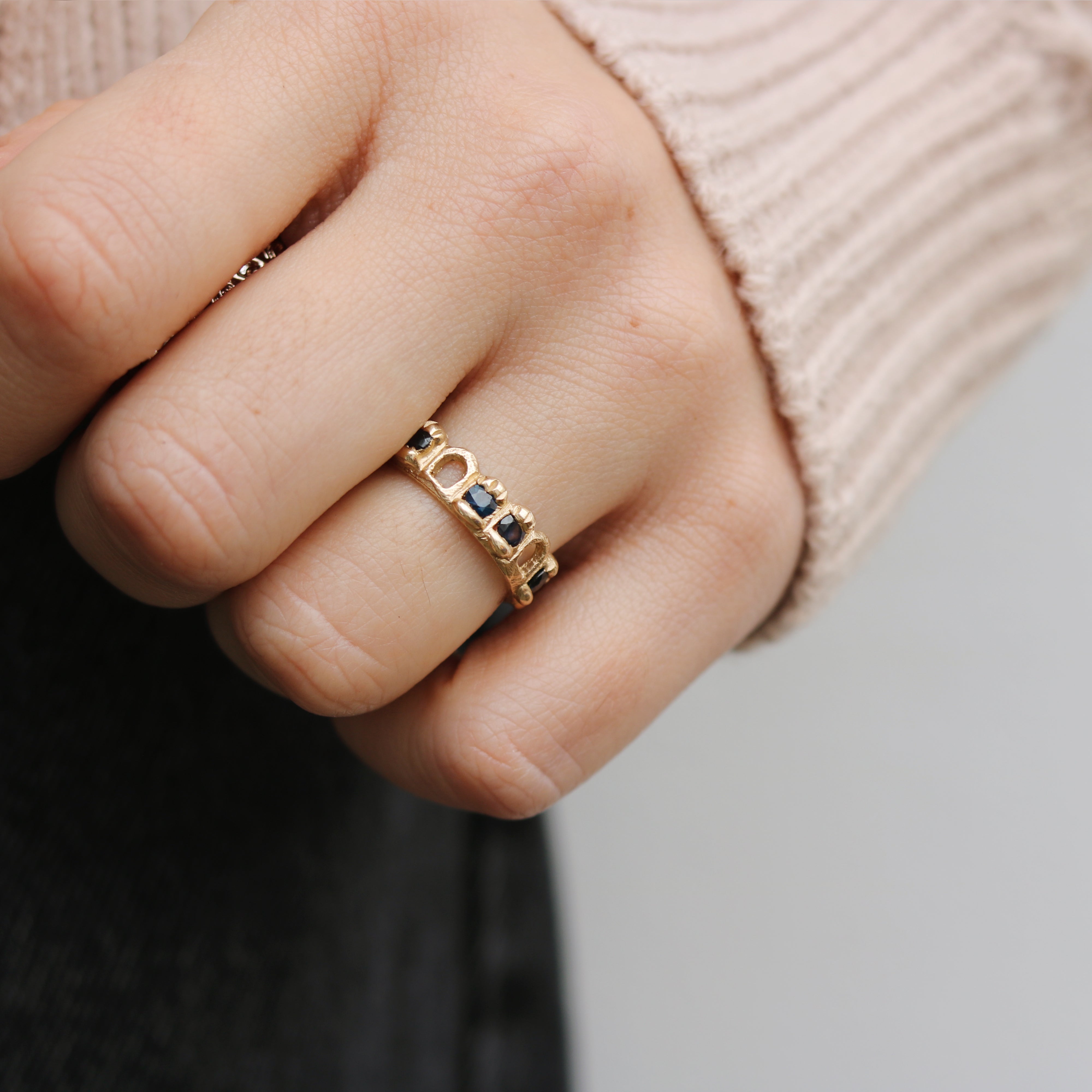 Ciara Bowles 9ct Yellow Gold Blue Sapphire Archway Band