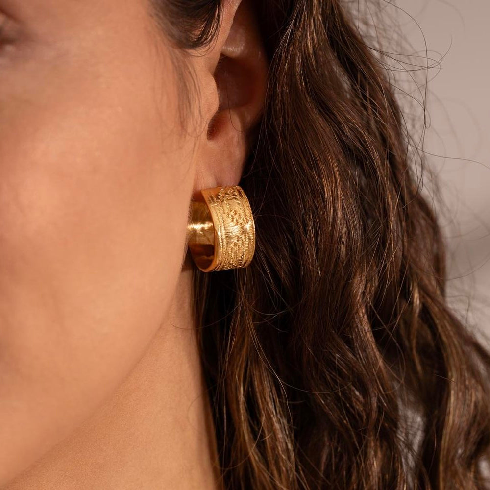 Emma Calvert Wide Ribbon Hoop Earrings in Gold-plated Silver