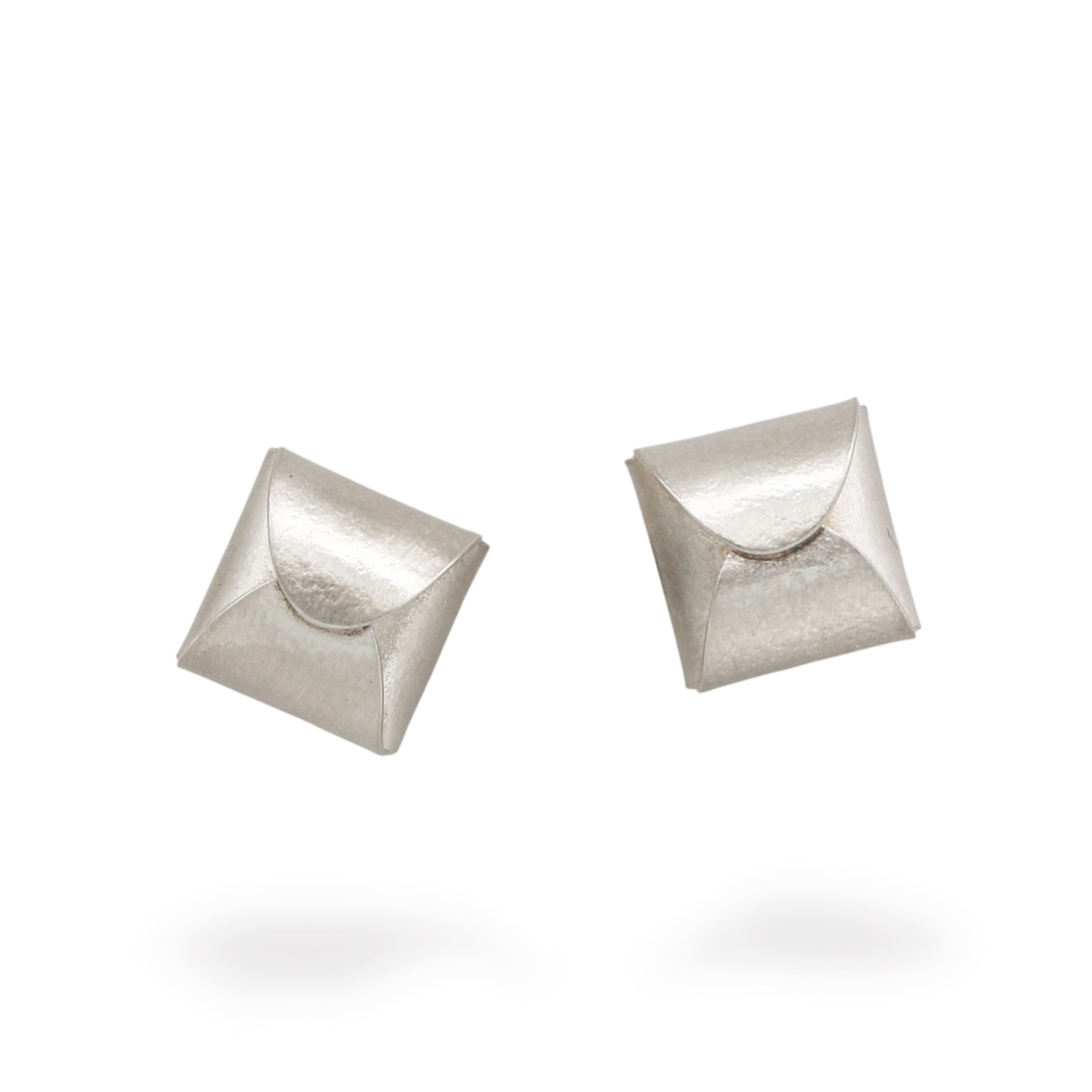 Mizuki Takahashi Silver Tsutsumi Parcel Studs Earrings