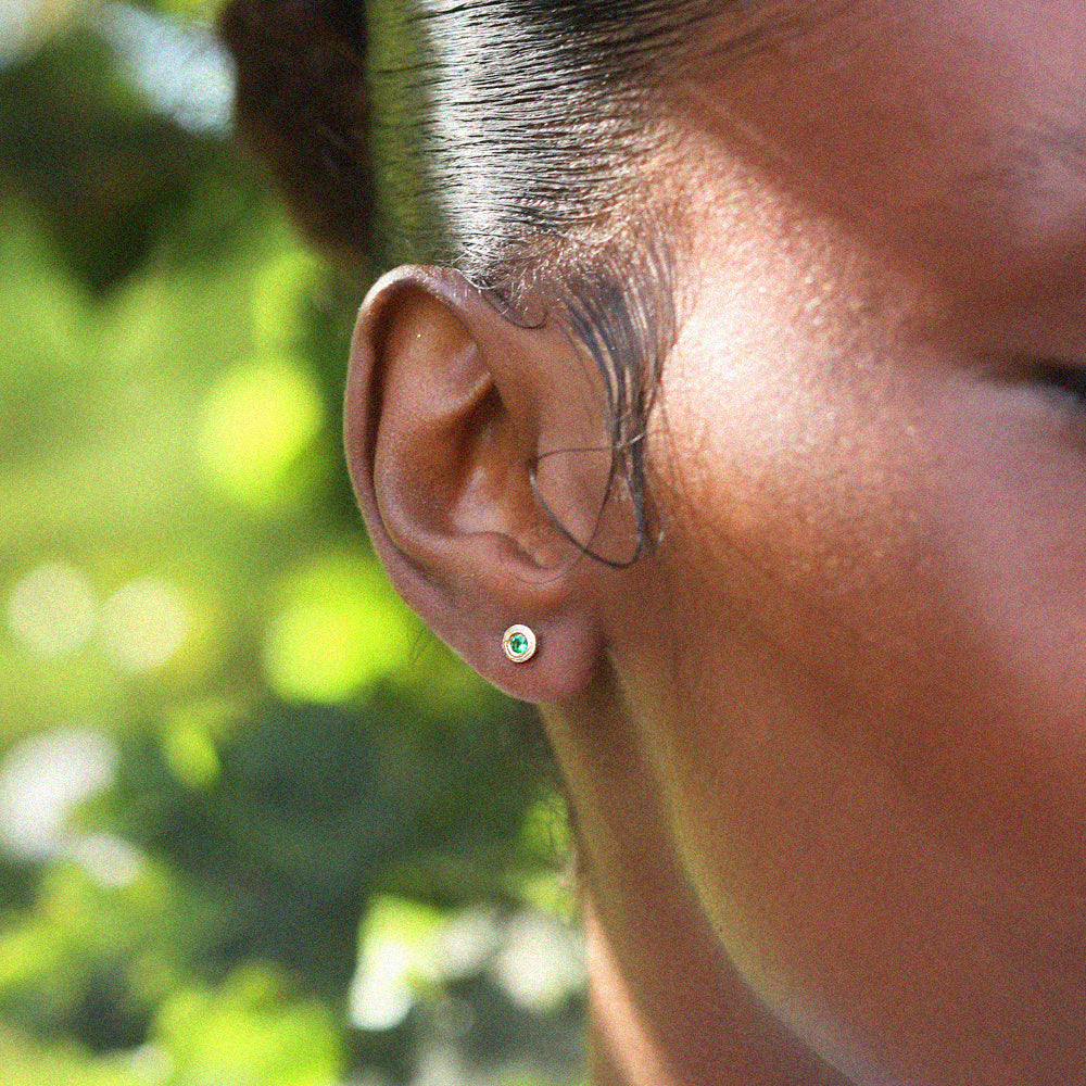 9ct Fairtrade Yellow Gold Textured Ear Studs with Emeralds