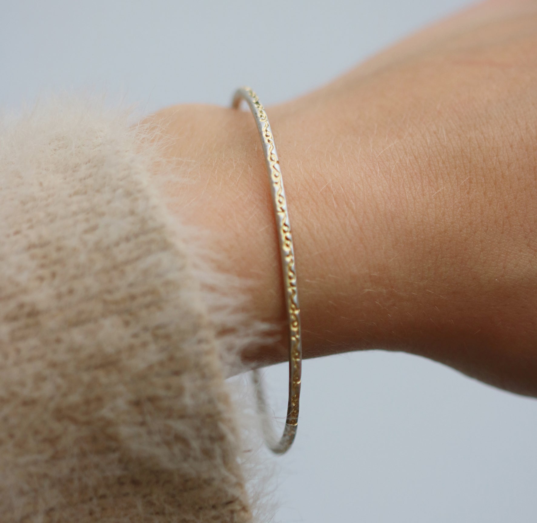 Narrow Silver 'on and on' Bangle