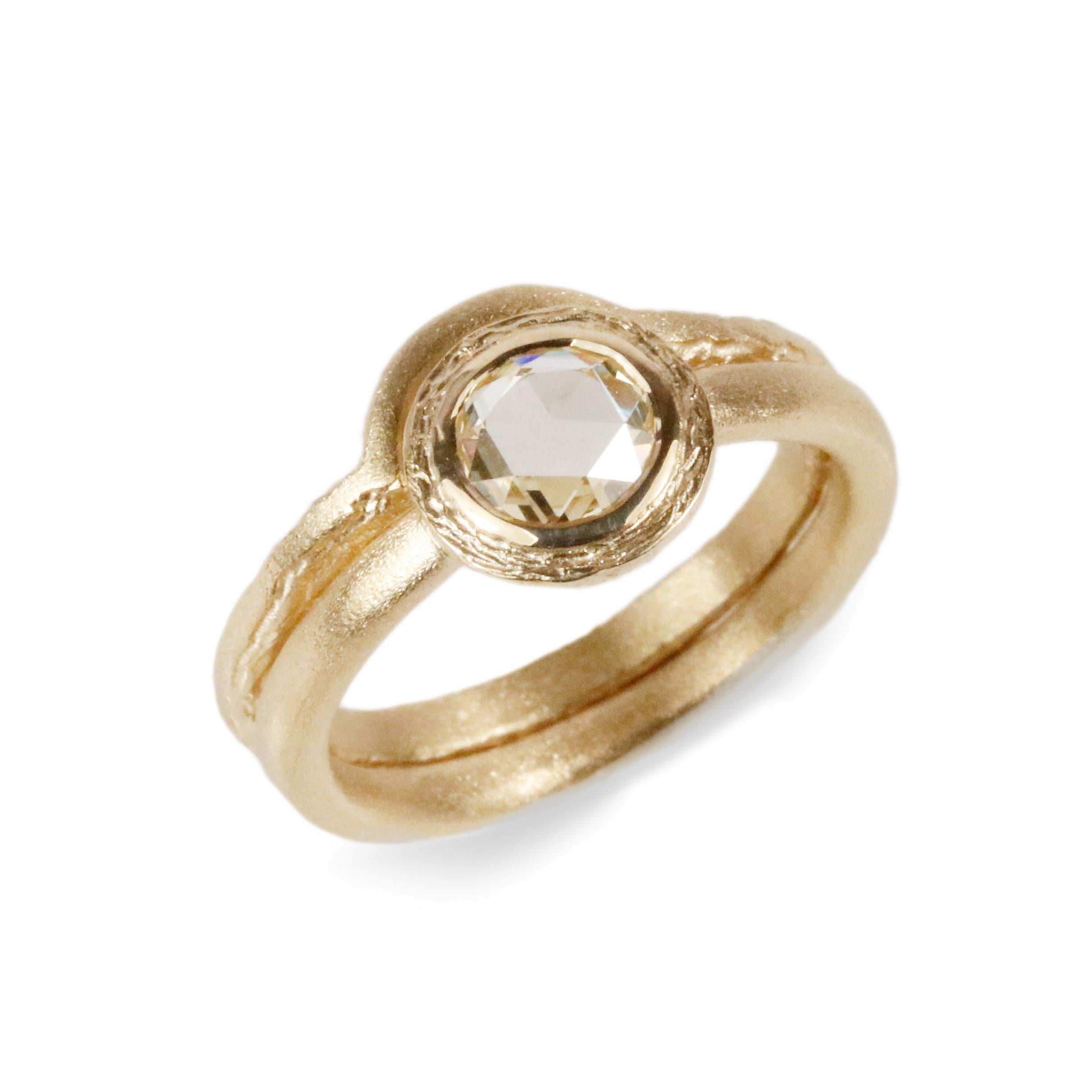 18ct Fairtrade yellow gold fitted strata wedding ring