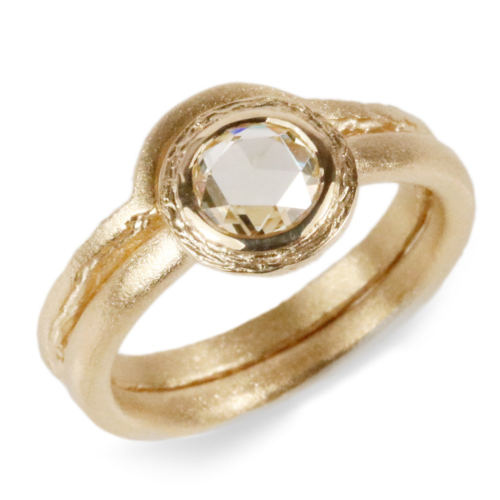18ct Fairtrade yellow gold fitted strata wedding ring
