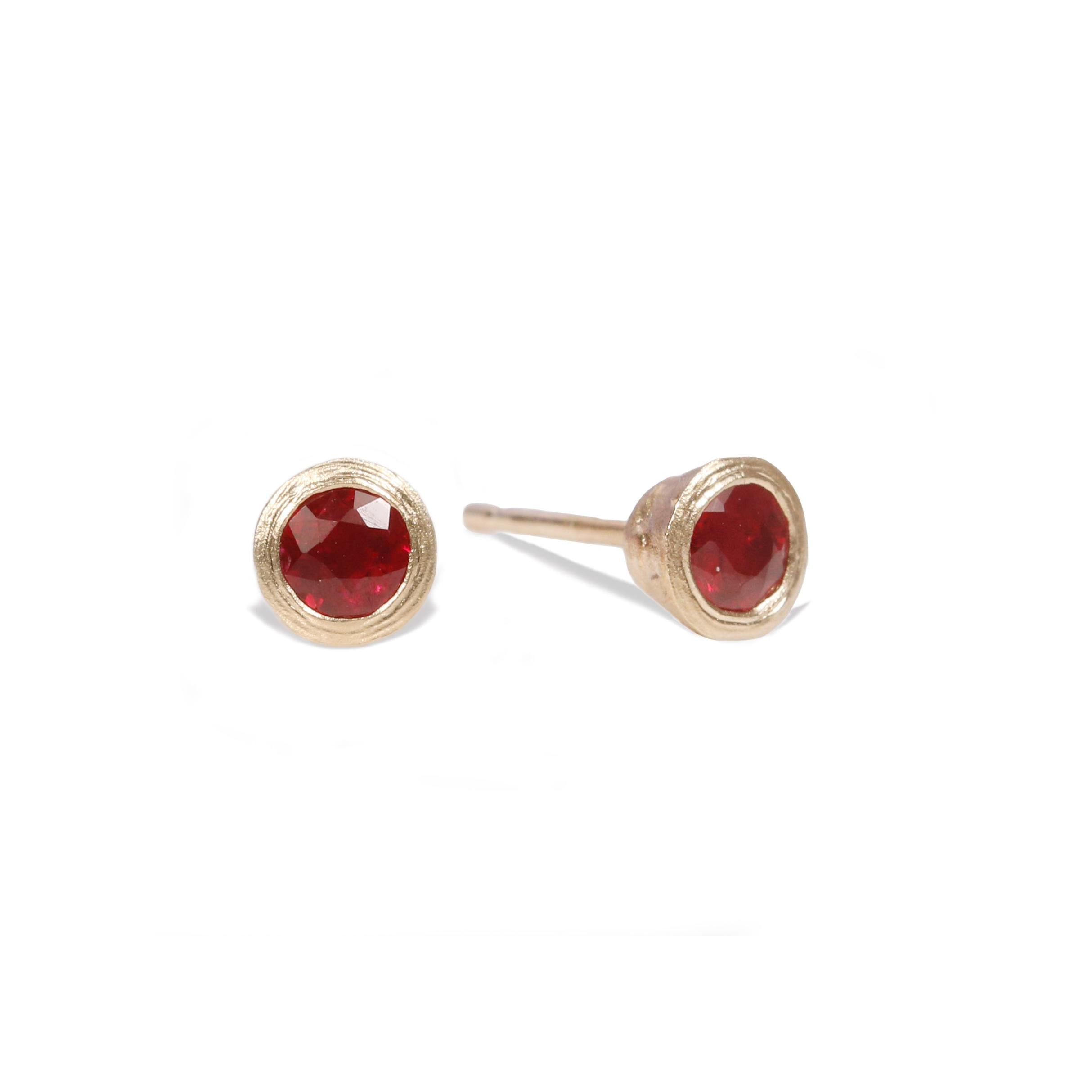 9ct Fairtrade Yellow Gold Textured Ear Studs with Rubies