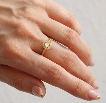 Modern yellow Gold Ring Claw Set With Brilliant Cut Diamond worn on hand 