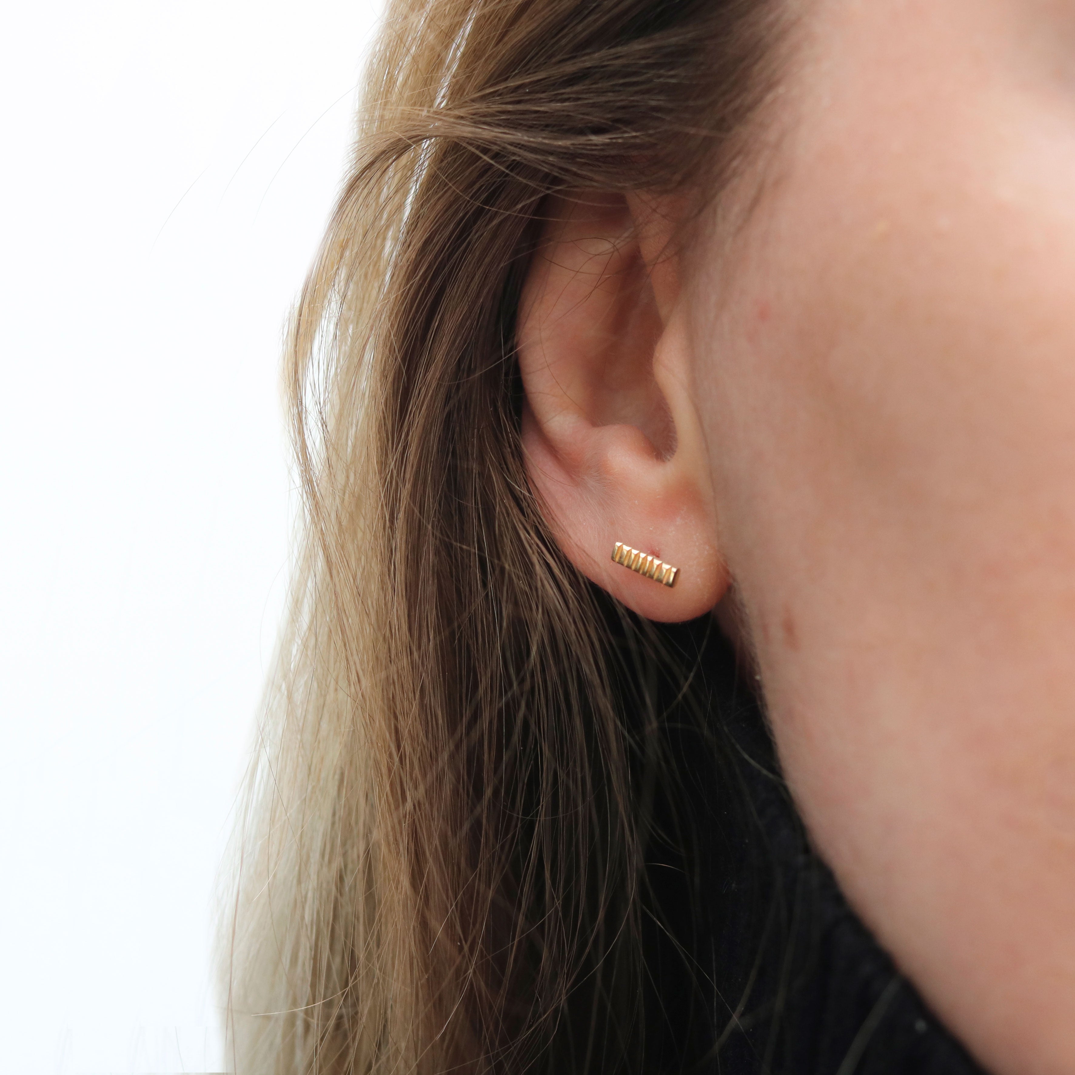 Mim Best 9ct yellow gold oblong studs